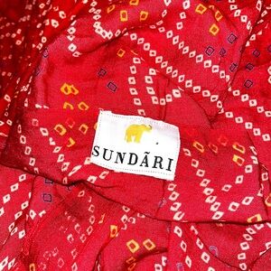 Sundari long scarf in like new condition/ huge amount of fabric